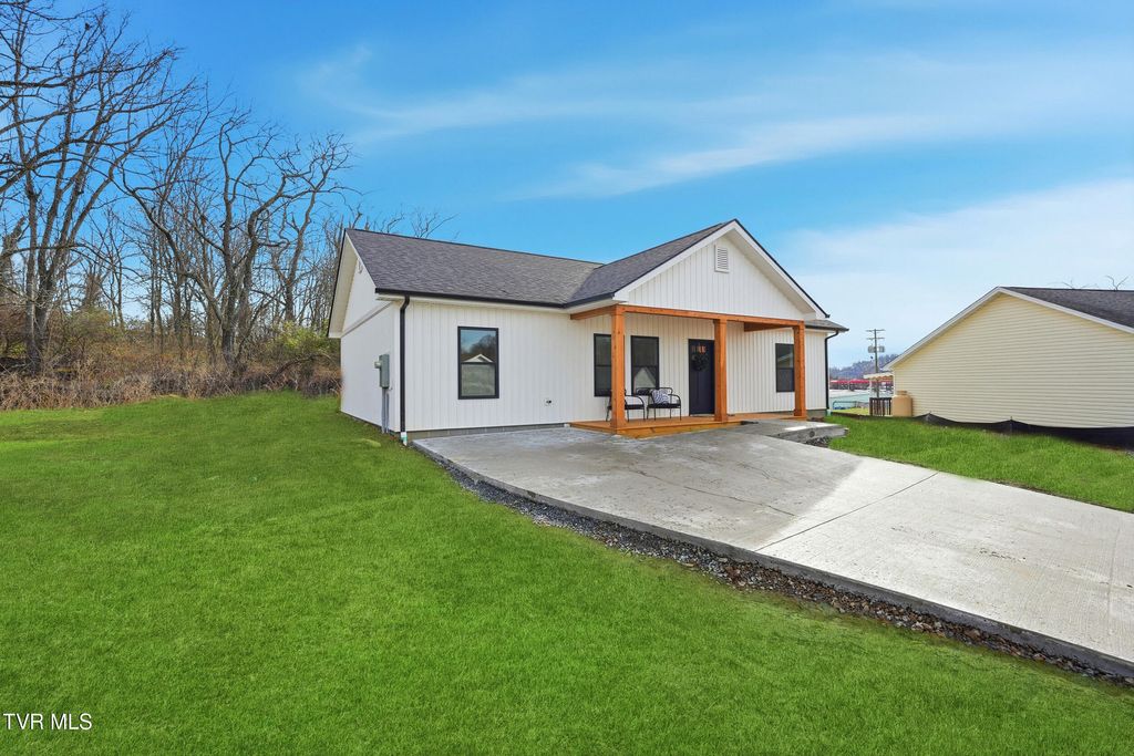 Photo of 417 Elbert Way, Bristol, VA 24202 (MLS # 9989119)