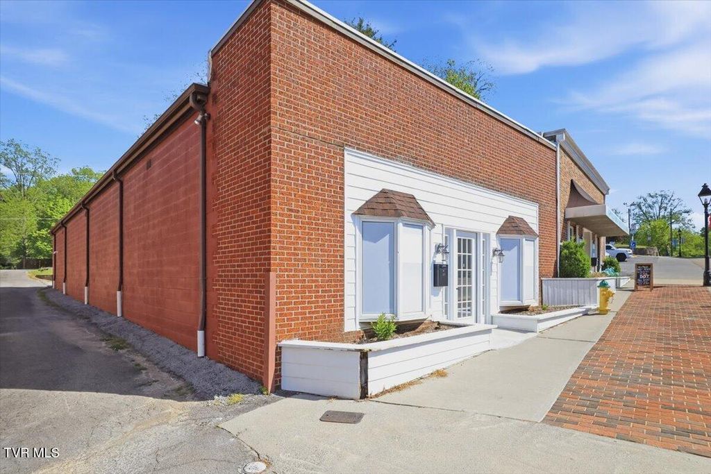 Photo of 309 Main Street, Rogersville, TN 37857 (MLS # 9994437)