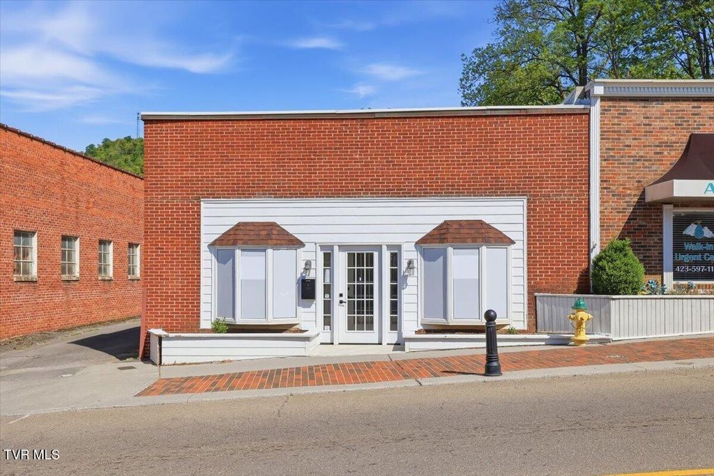 Photo of 309 Main Street, Rogersville, TN 37857 (MLS # 9994437)