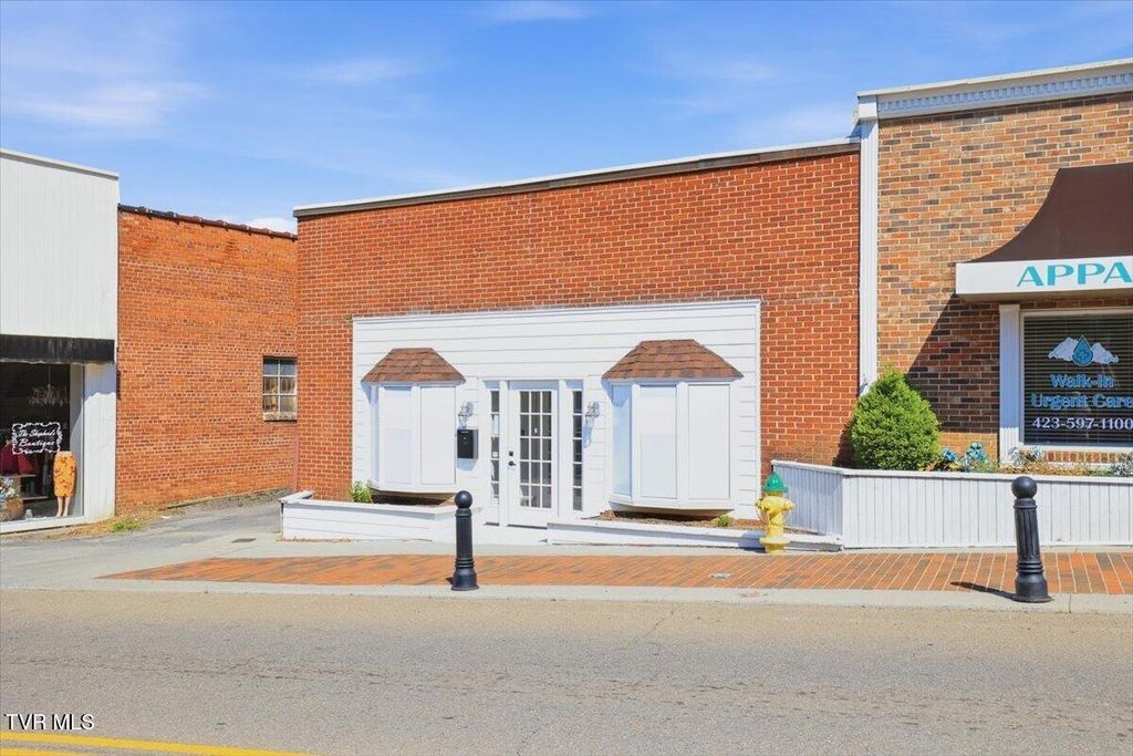 Photo of 309 Main Street, Rogersville, TN 37857 (MLS # 9994437)