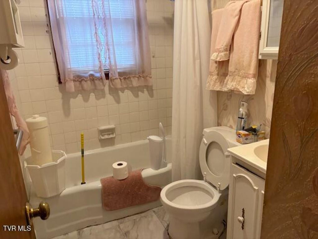 Photo of 212 Asbury Street, Kingsport, TN 37660 (MLS # 9987693)