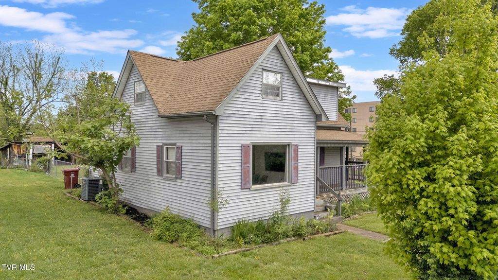 Photo of 302 Wilson Avenue, Johnson City, TN 37604 (MLS # 9985455)