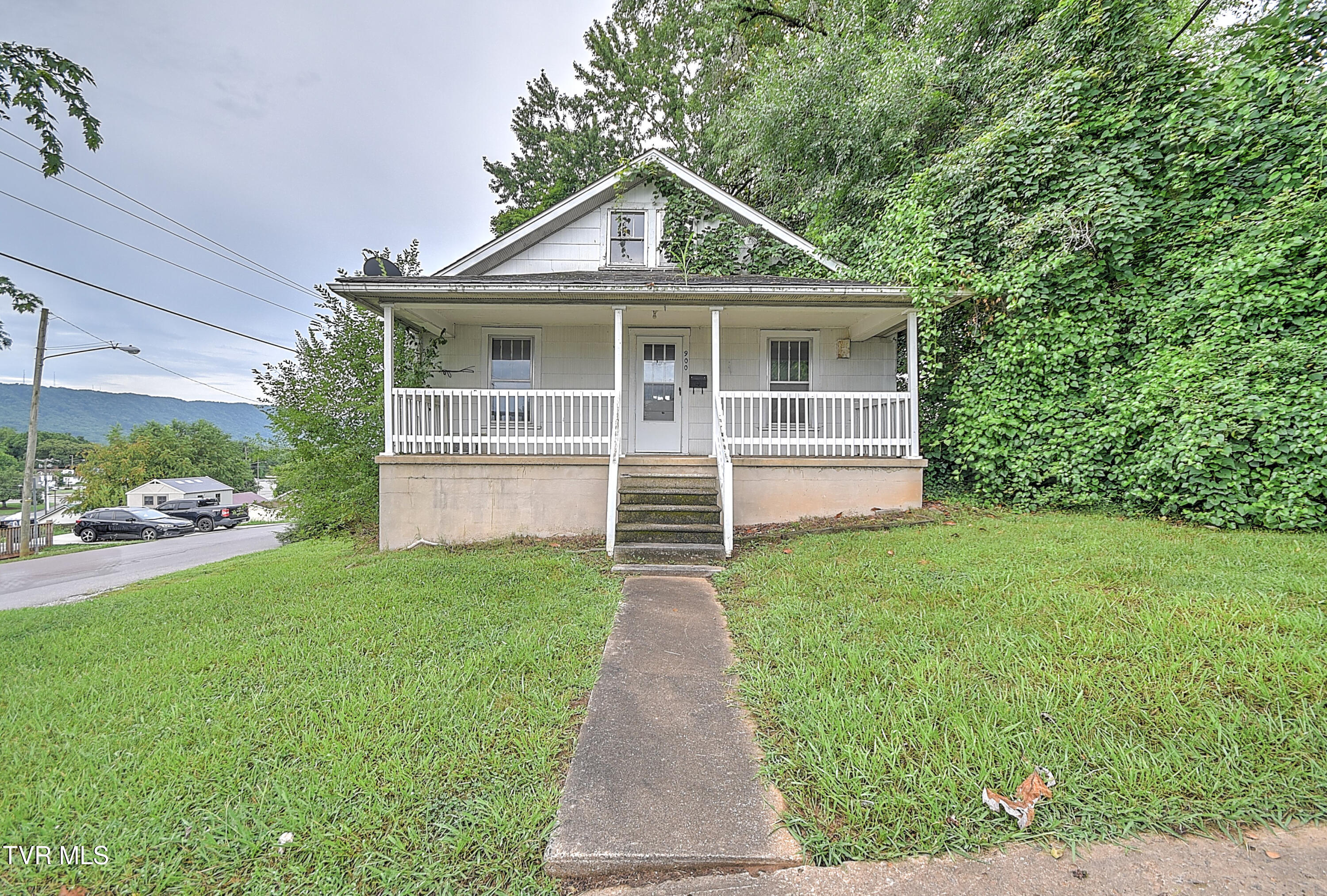 Photo 1 of 27 — 900 Fairview Avenue, Kingsport, TN 37660