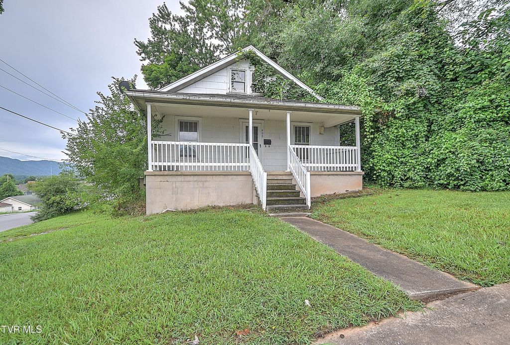 Photo of 900 Fairview Avenue, Kingsport, TN 37660 (MLS # 9998187)