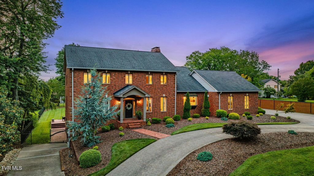 Photo of 704 Chippendale Road, Kingsport, TN 37660 (MLS # 9997490)