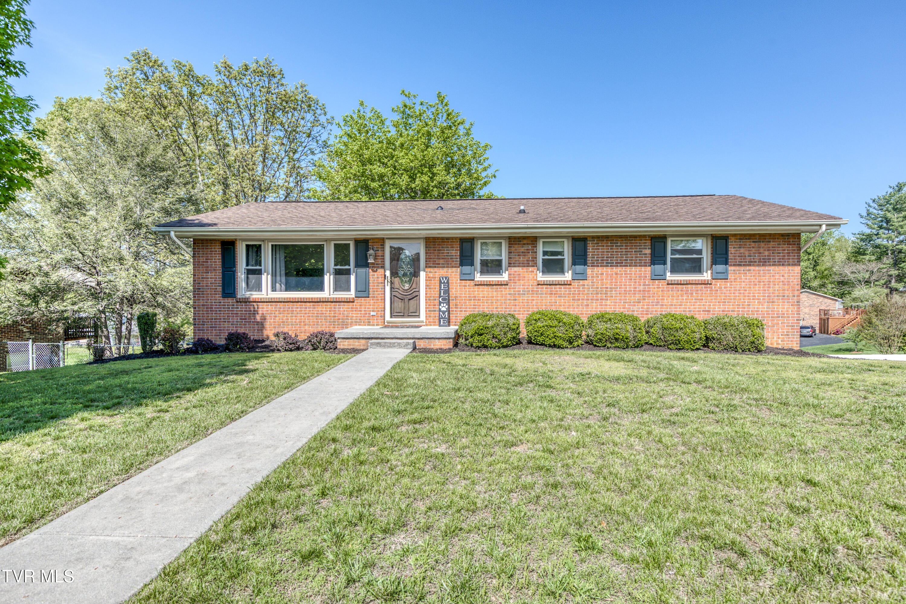515 Meadowcrest Drive, Bristol, Virginia image 2