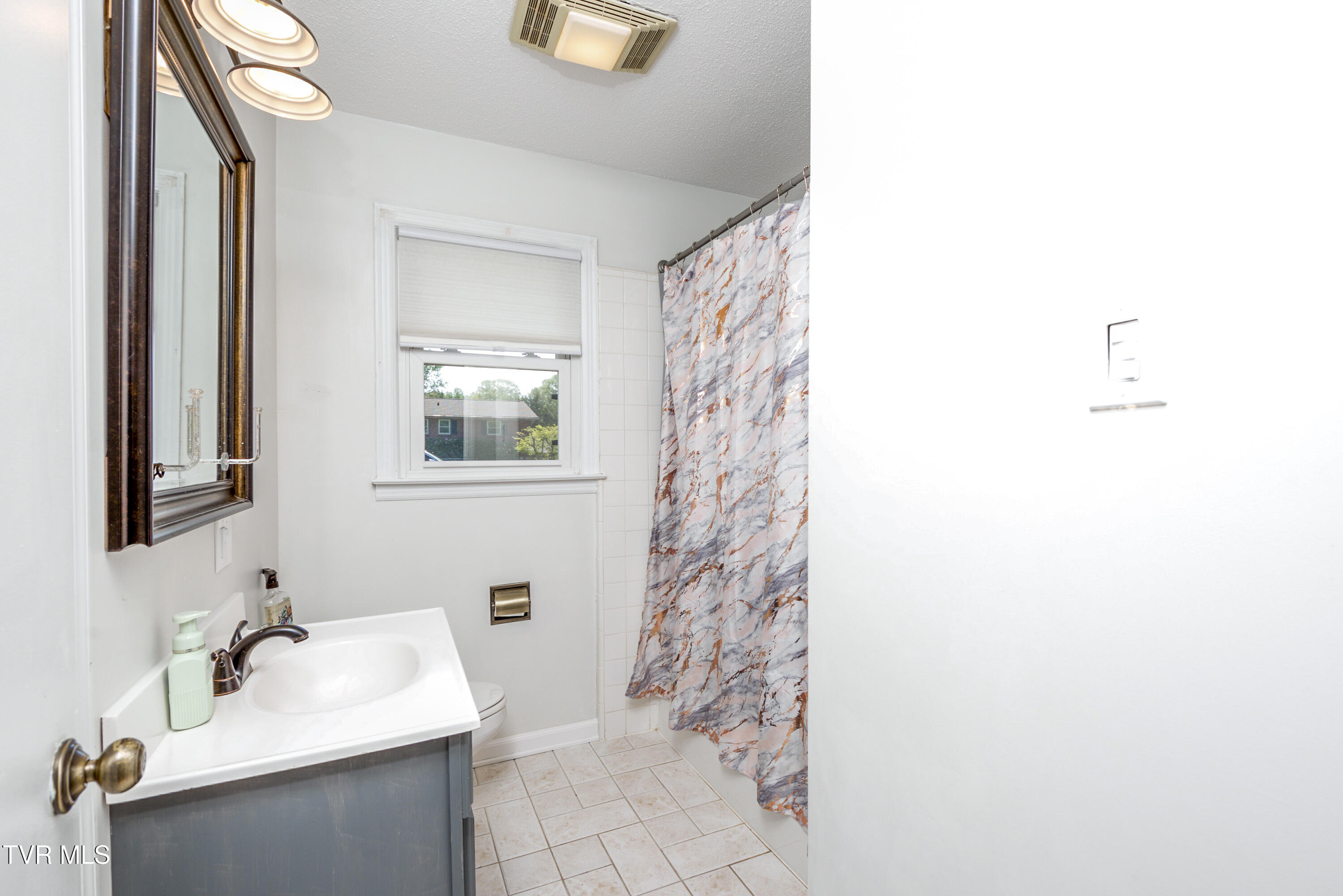 515 Meadowcrest Drive, Bristol, Virginia image 17