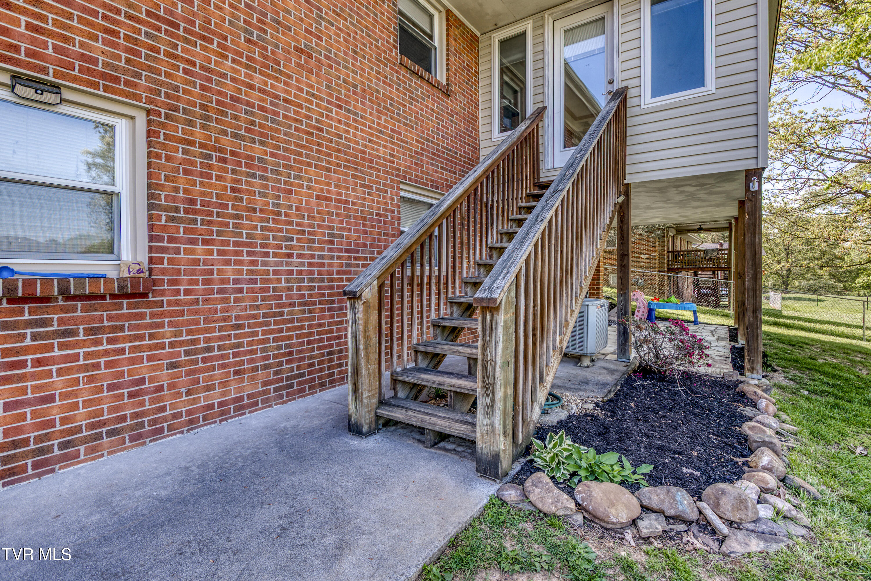 515 Meadowcrest Drive, Bristol, Virginia image 5