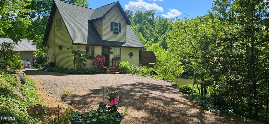 Photo of 249 Candlewood Lane, Butler, TN 37640 (MLS # 9996104)