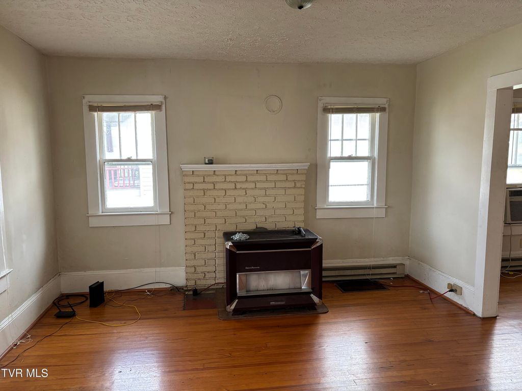 Photo of 510 Washington Avenue, Elizabethton, TN 37643 (MLS # 9990199)