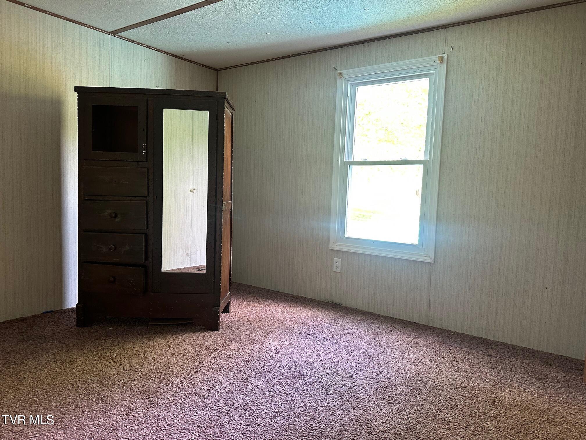 1215 Bear Wallow Road, Castlewood, Virginia image 6