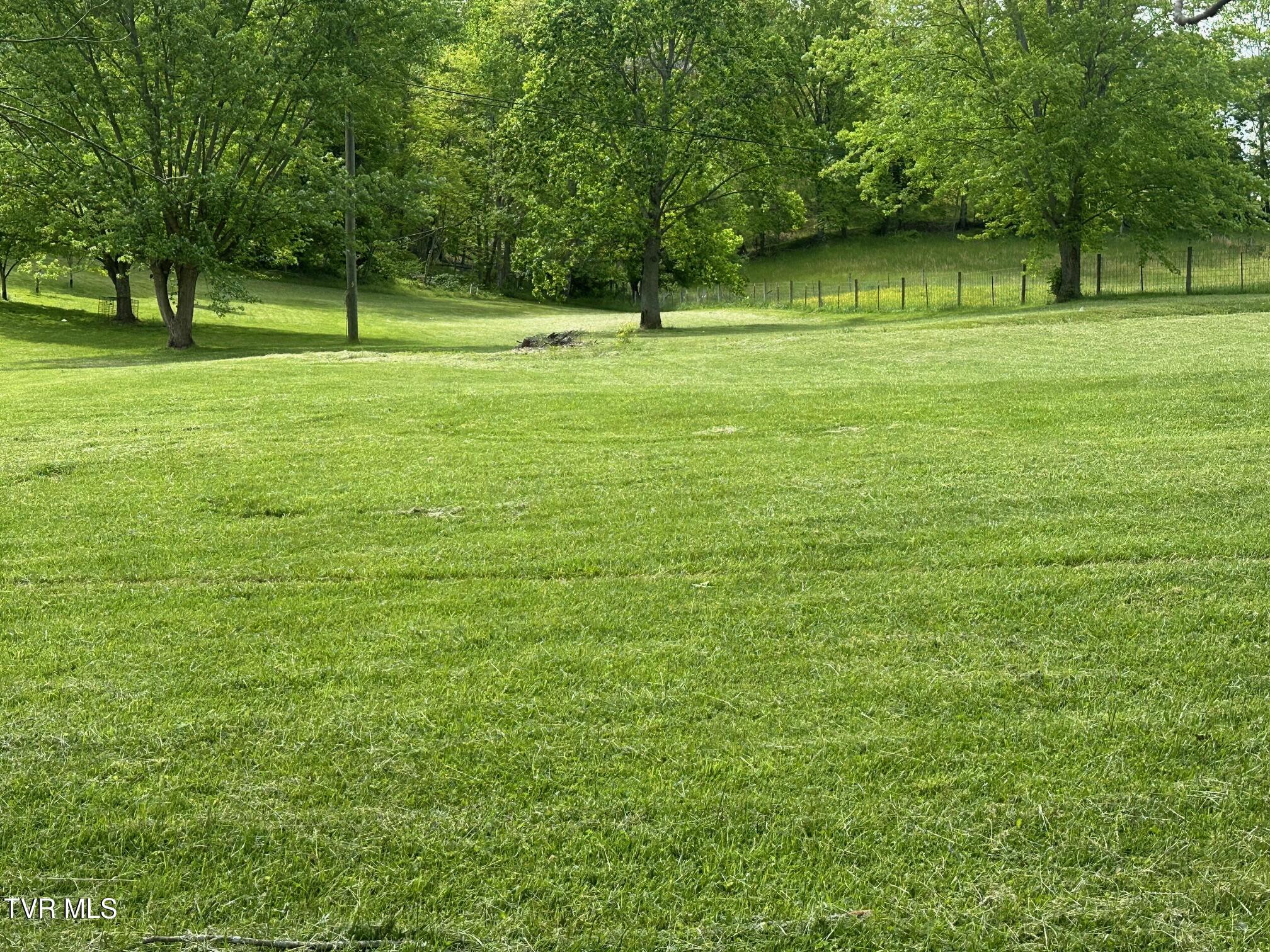 1215 Bear Wallow Road, Castlewood, Virginia image 2