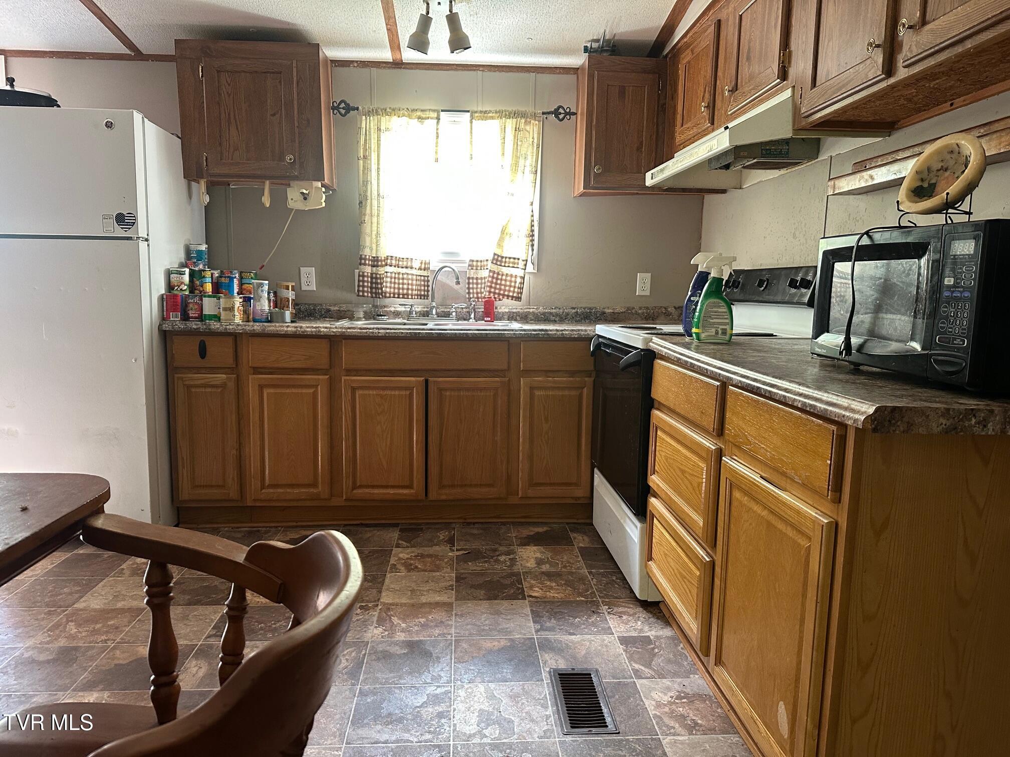 1215 Bear Wallow Road, Castlewood, Virginia image 4