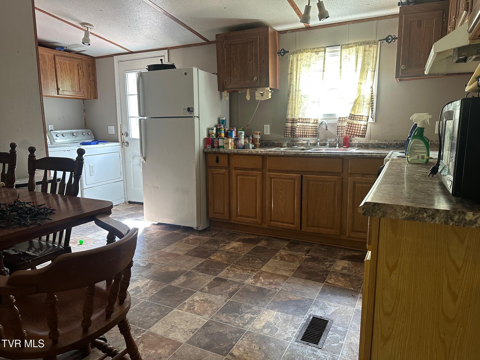 1215 Bear Wallow Road, Castlewood, Virginia image 3