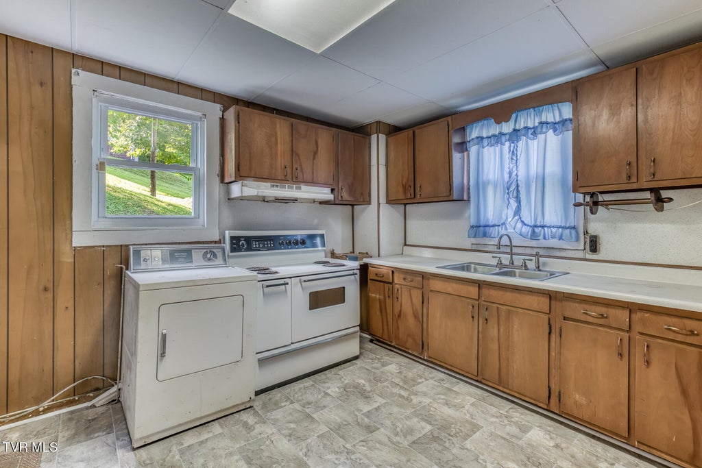 Photo of 242 Robinson Avenue, Pennington Gap, VA 24277 (MLS # 10000220)