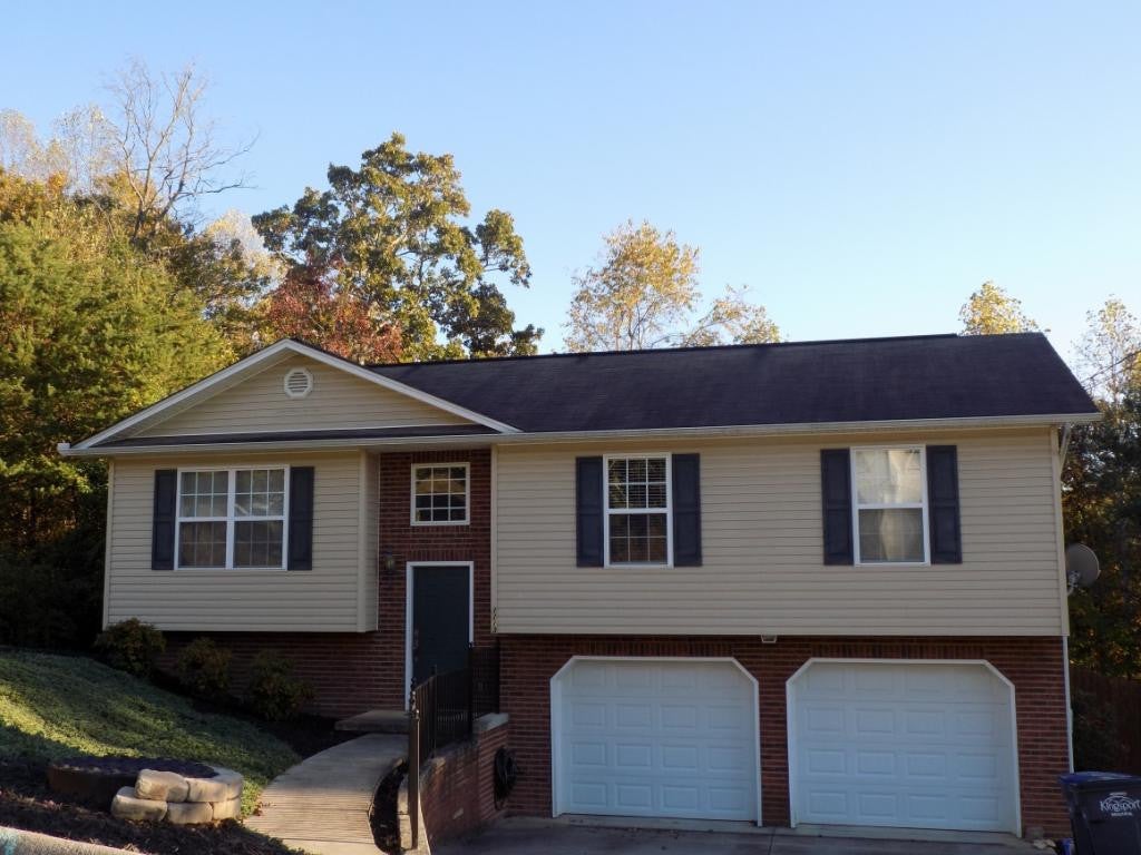 Photo 1 of 26 — 1113 FAYE Street, Kingsport, TN 37660