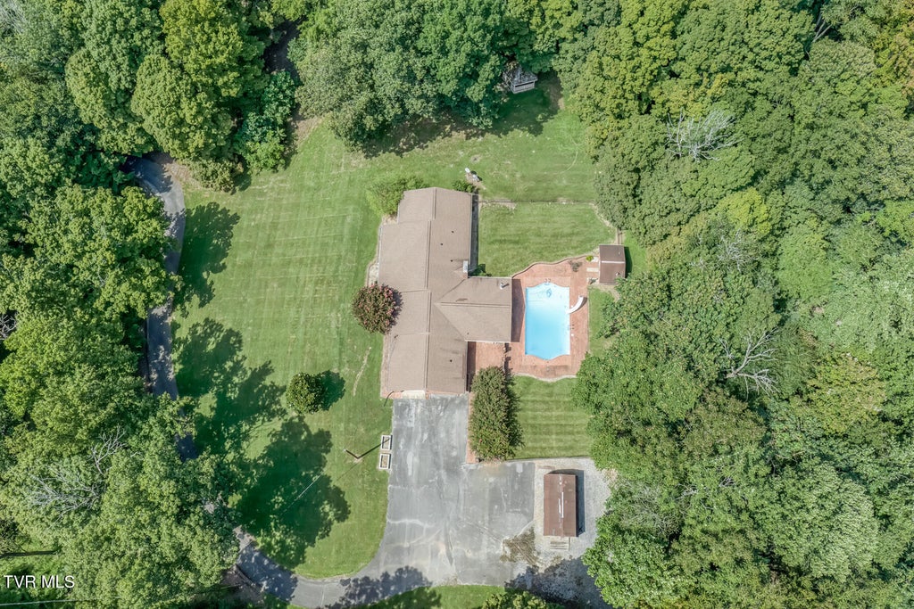 Photo of 744 Sycamore Shoals Drive, Elizabethton, TN 37643 (MLS # 10000307)