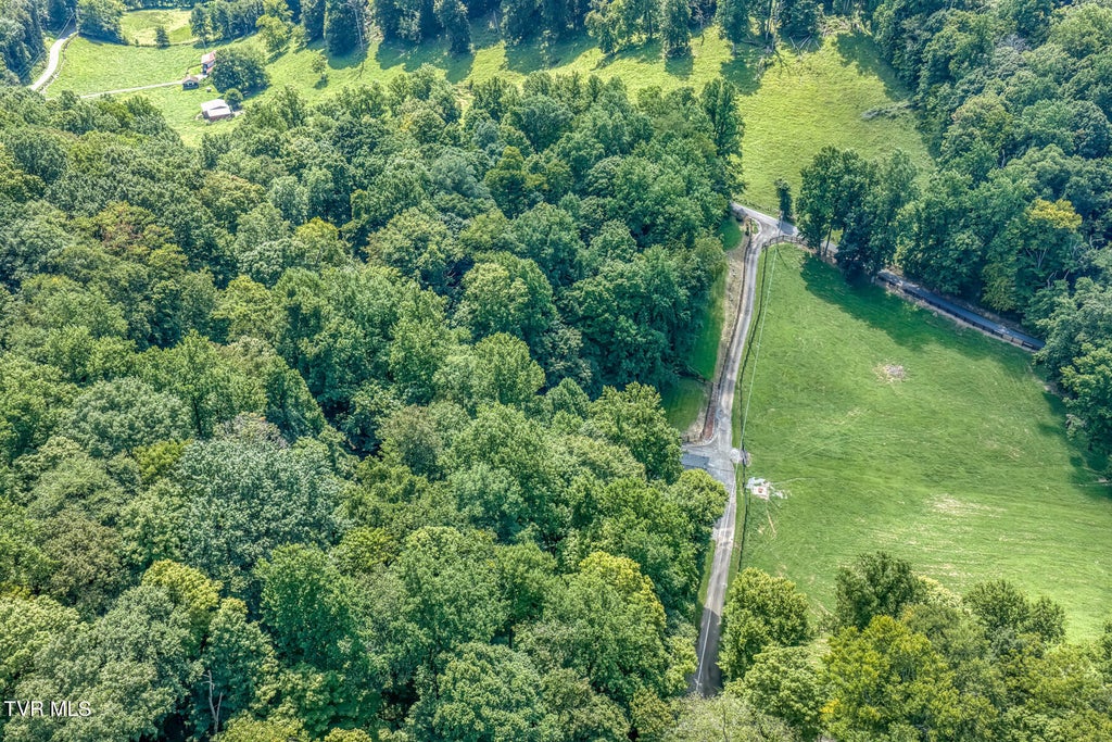 Photo of 744 Sycamore Shoals Drive, Elizabethton, TN 37643 (MLS # 10000307)