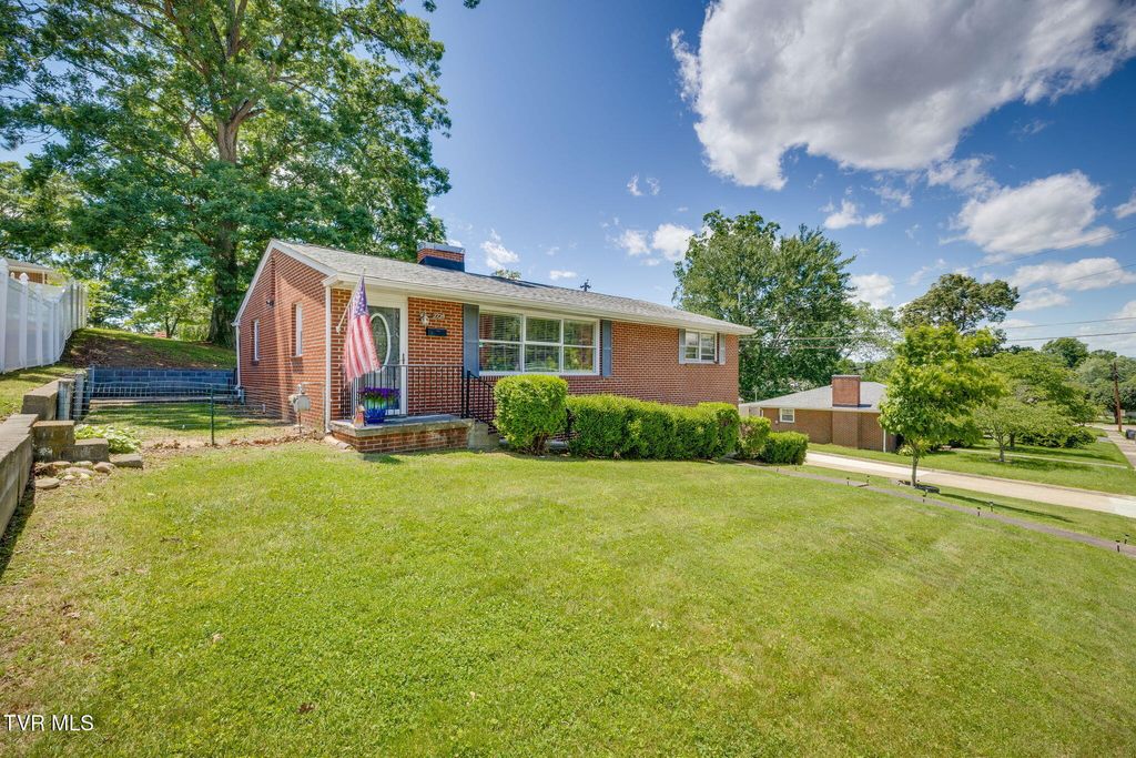 Photo of 2228 Bruce Street, Kingsport, TN 37664 (MLS # 9980789)