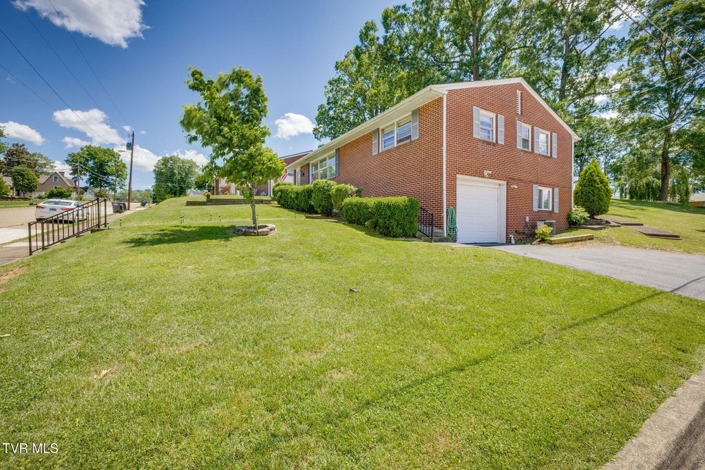 Photo of 2228 Bruce Street, Kingsport, TN 37664 (MLS # 9980789)