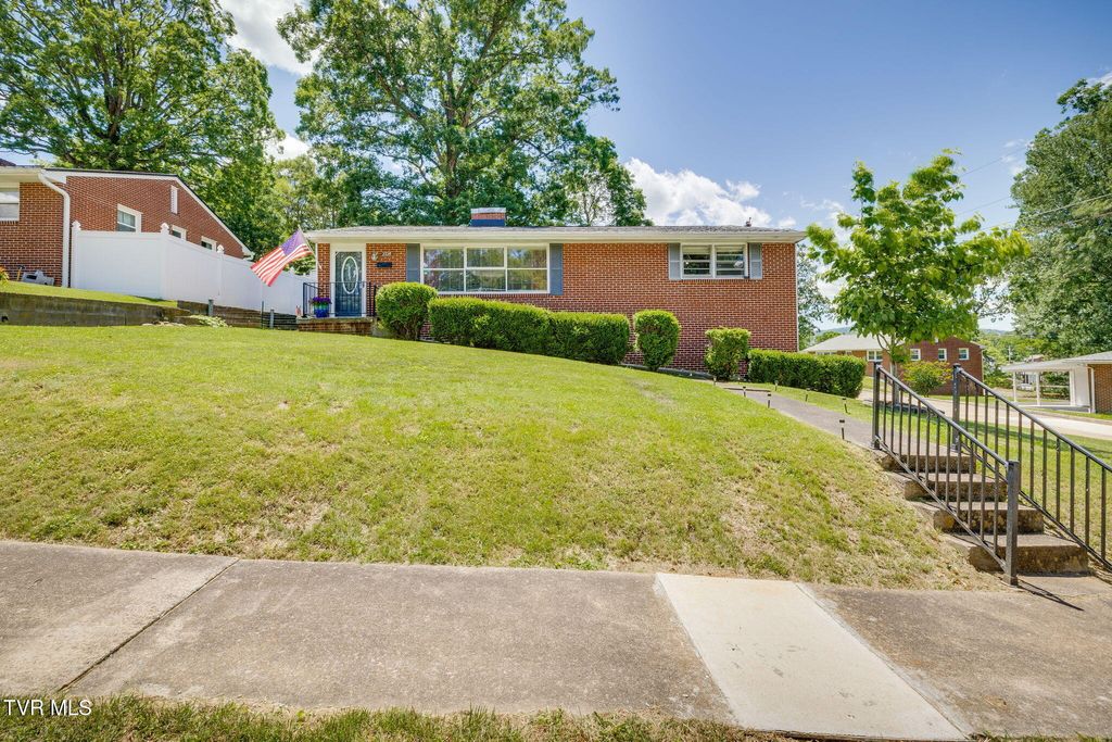 Photo of 2228 Bruce Street, Kingsport, TN 37664 (MLS # 9980789)