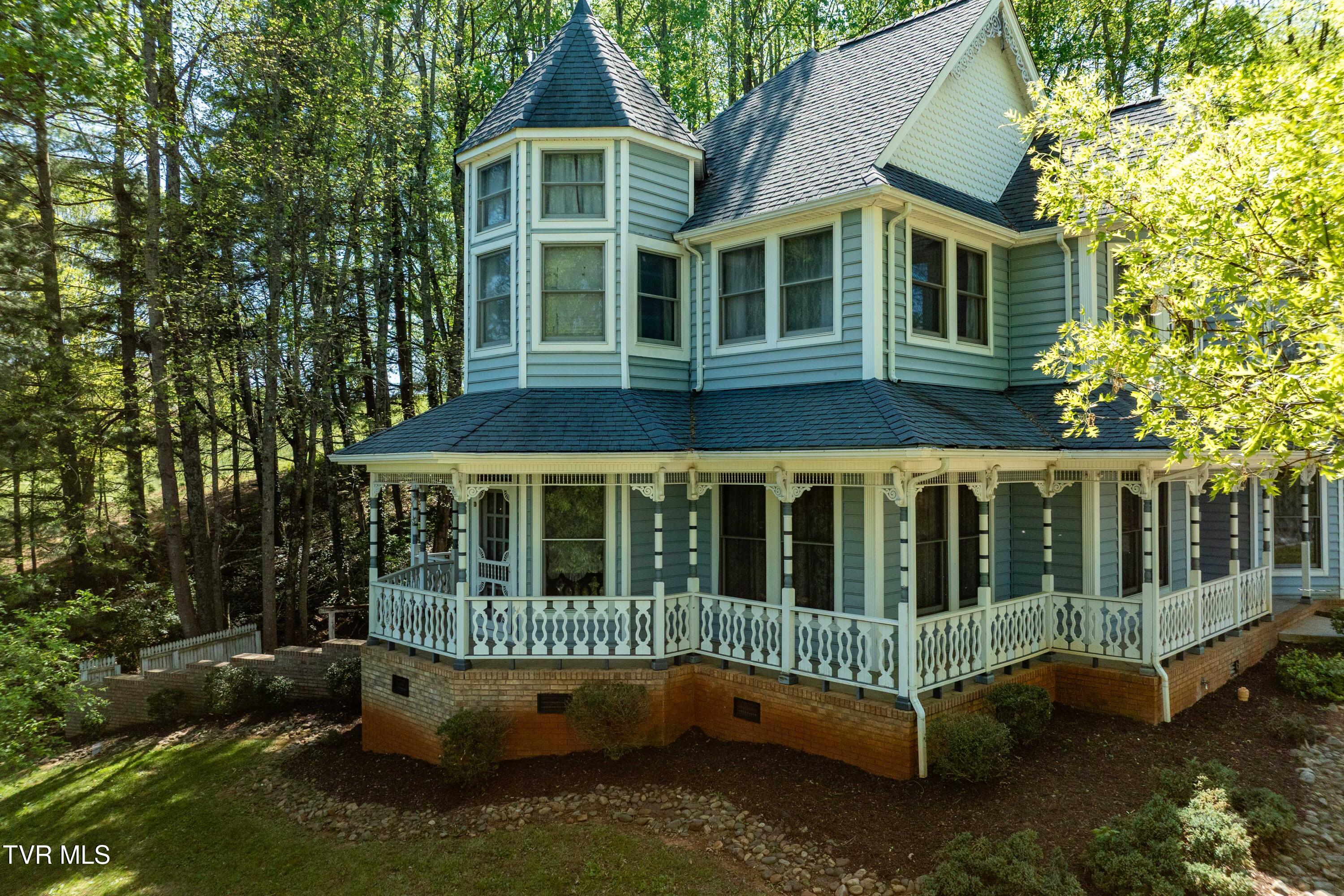 101 Knobb Hill Road