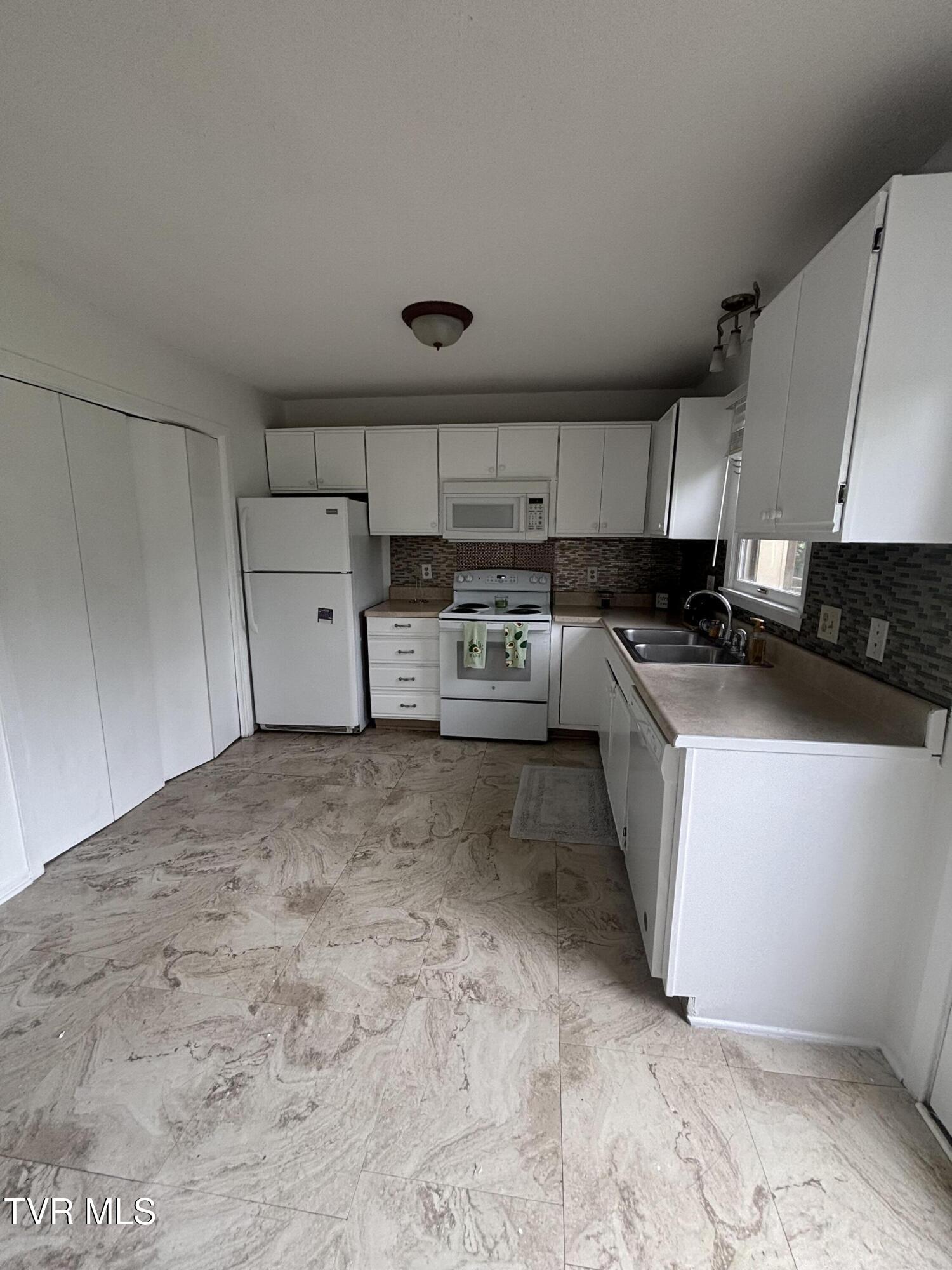 182 Oakcrest Circle #2, Bristol, Virginia image 4