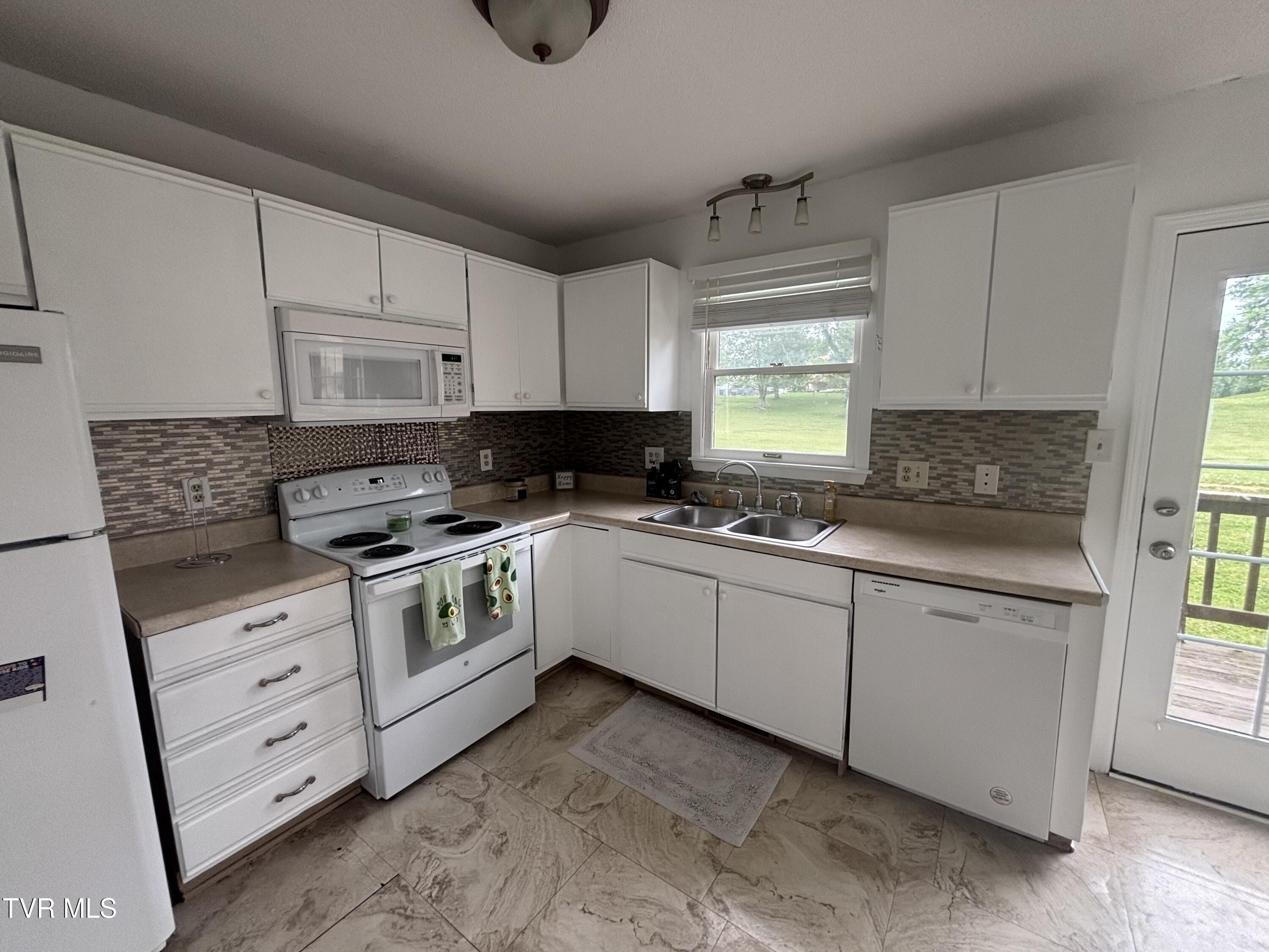 182 Oakcrest Circle #2, Bristol, Virginia image 3