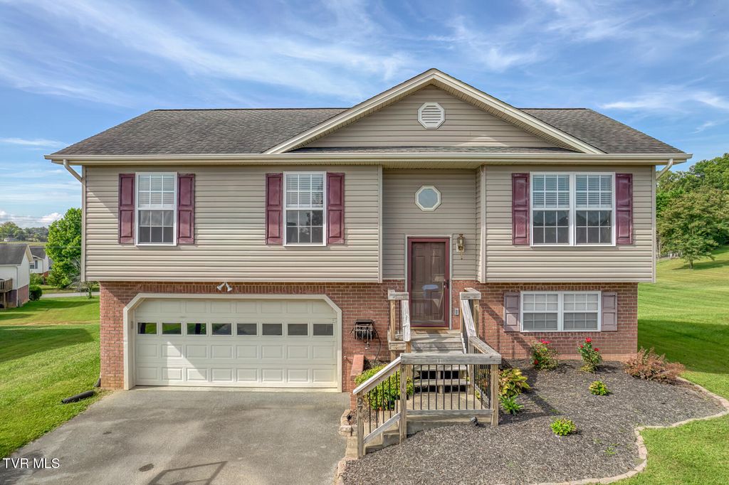 Photo of 97 Mountain Creek Court, Jonesborough, TN 37659 (MLS # 9985954)