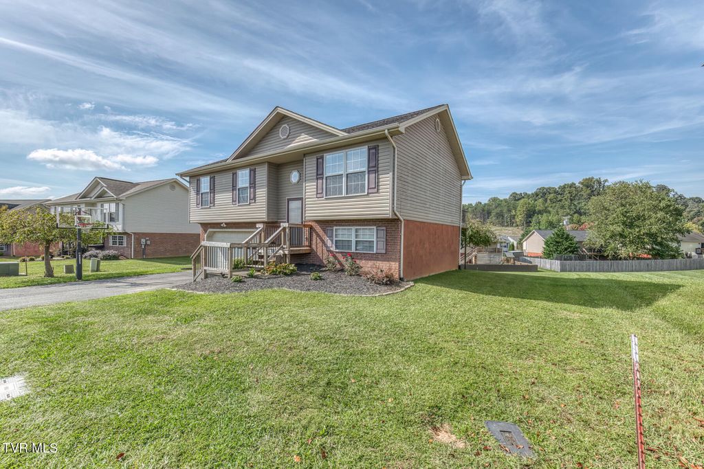 Photo of 97 Mountain Creek Court, Jonesborough, TN 37659 (MLS # 9985954)