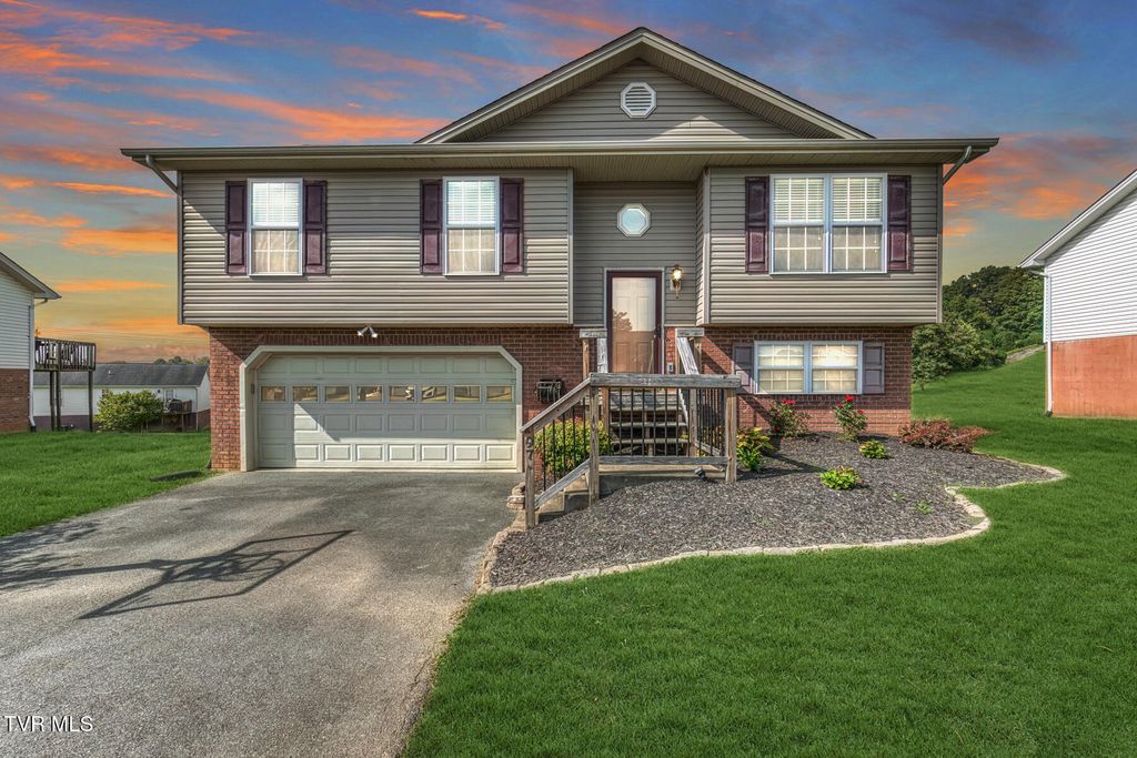 Photo of 97 Mountain Creek Court, Jonesborough, TN 37659 (MLS # 9985954)