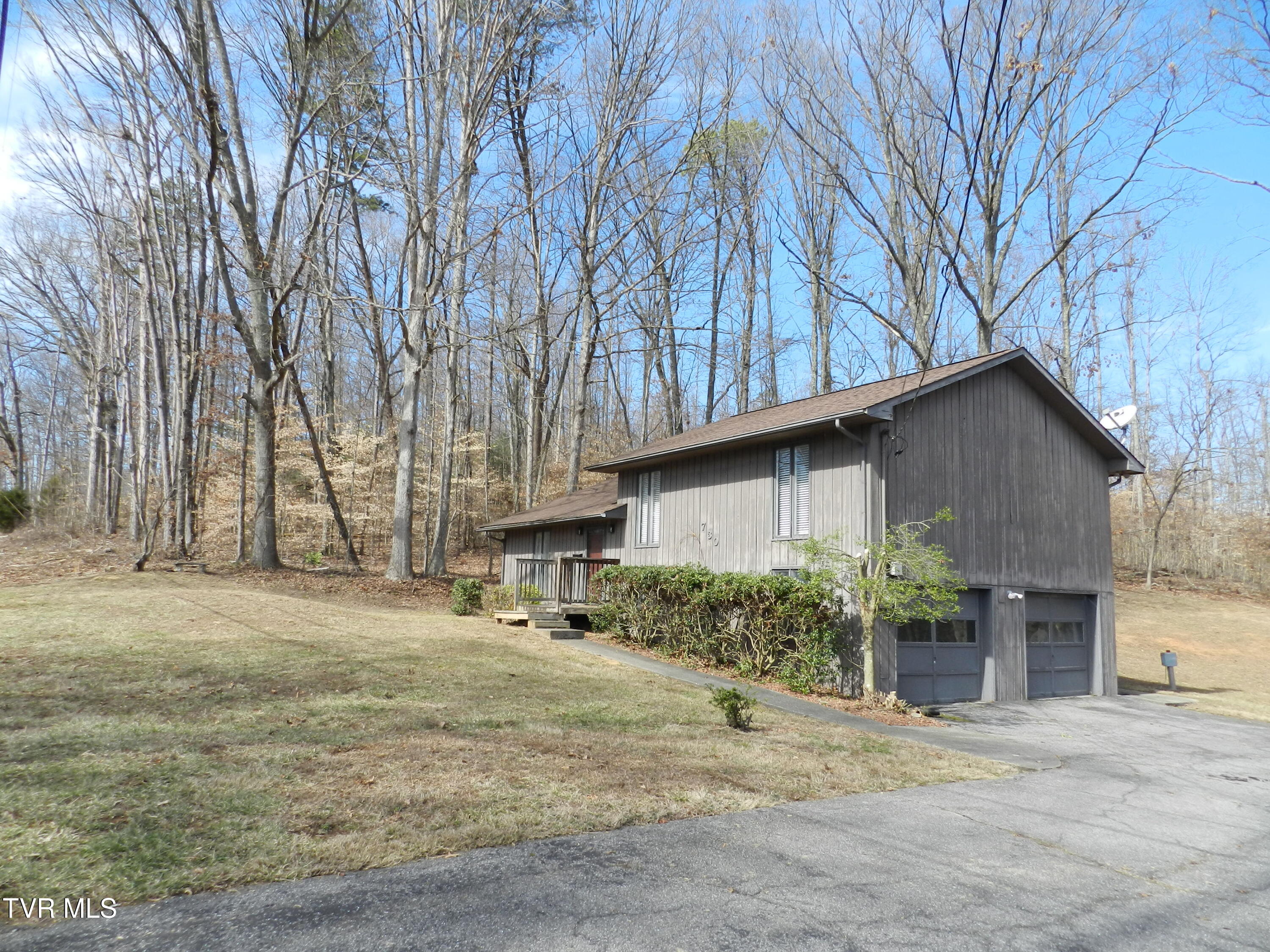 730 Dover Avenue, Mount Carmel, Tennessee image 4
