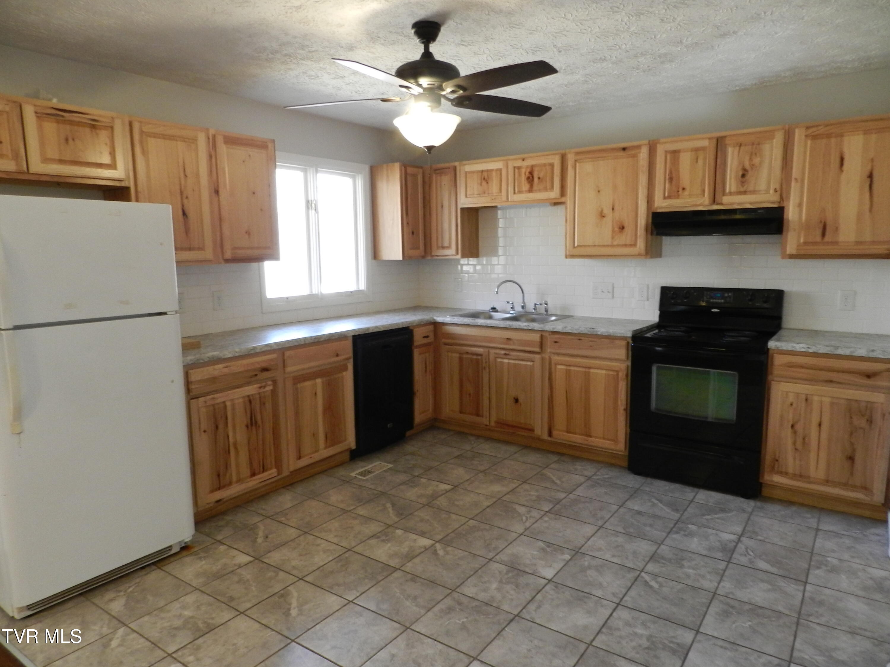 730 Dover Avenue, Mount Carmel, Tennessee image 16