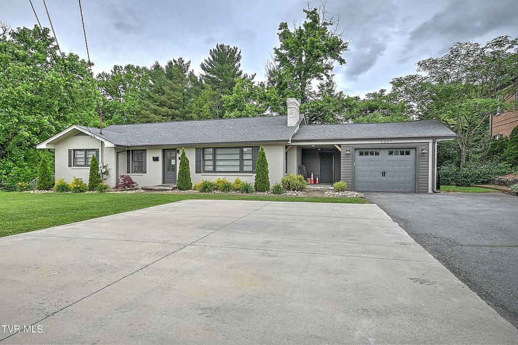 Photo of 1207 Jackson Boulevard, Jonesborough, TN 37659 (MLS # 9966065)