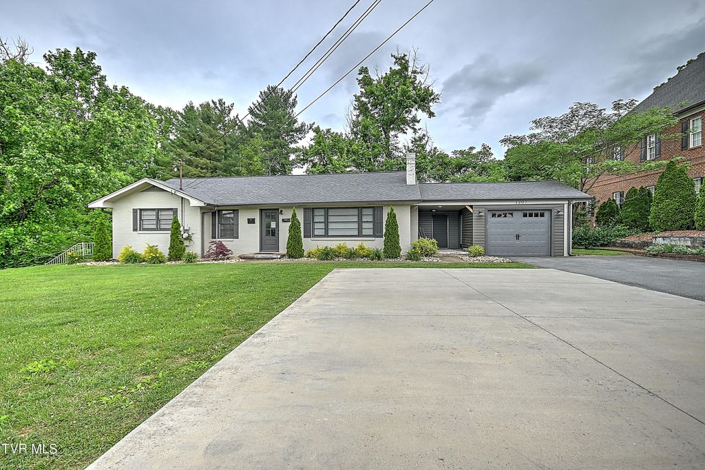 Photo of 1207 Jackson Boulevard, Jonesborough, TN 37659 (MLS # 9966065)