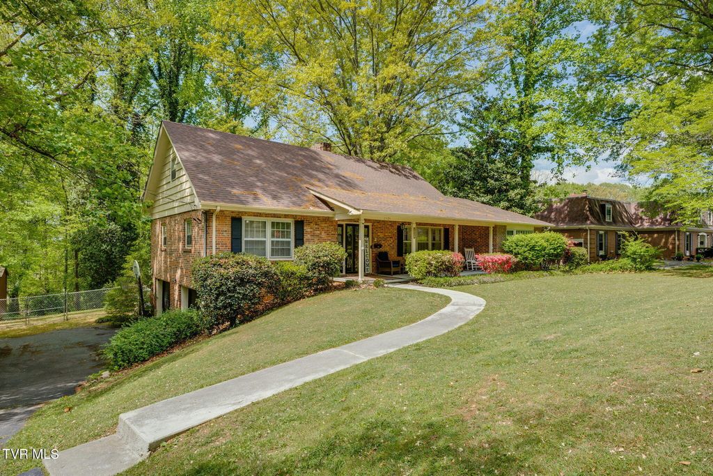 Photo of 1525 Robin Hood Lane, Johnson City, TN 37604 (MLS # 9994332)