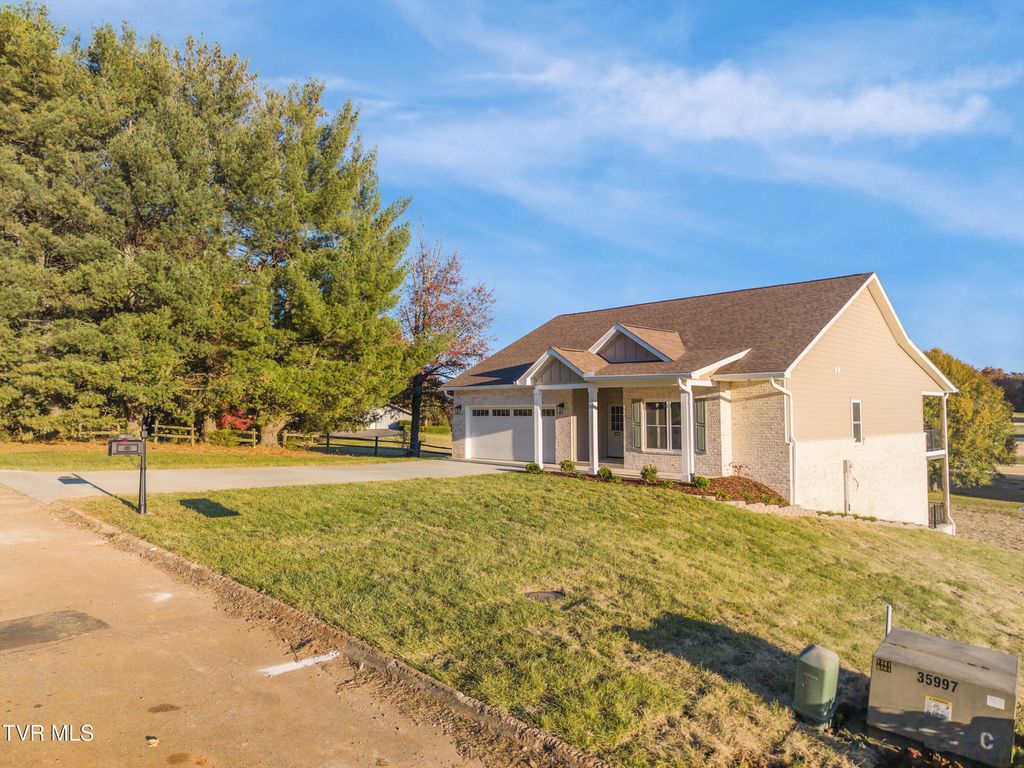 Photo of 260 Par Lane, Greeneville, TN 37743 (MLS # 9988030)