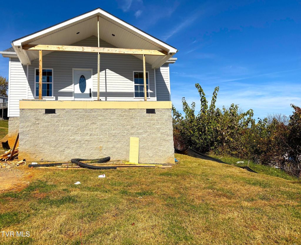 Photo of 1720 Pendleton Street, Kingsport, TN 37660 (MLS # 9988005)