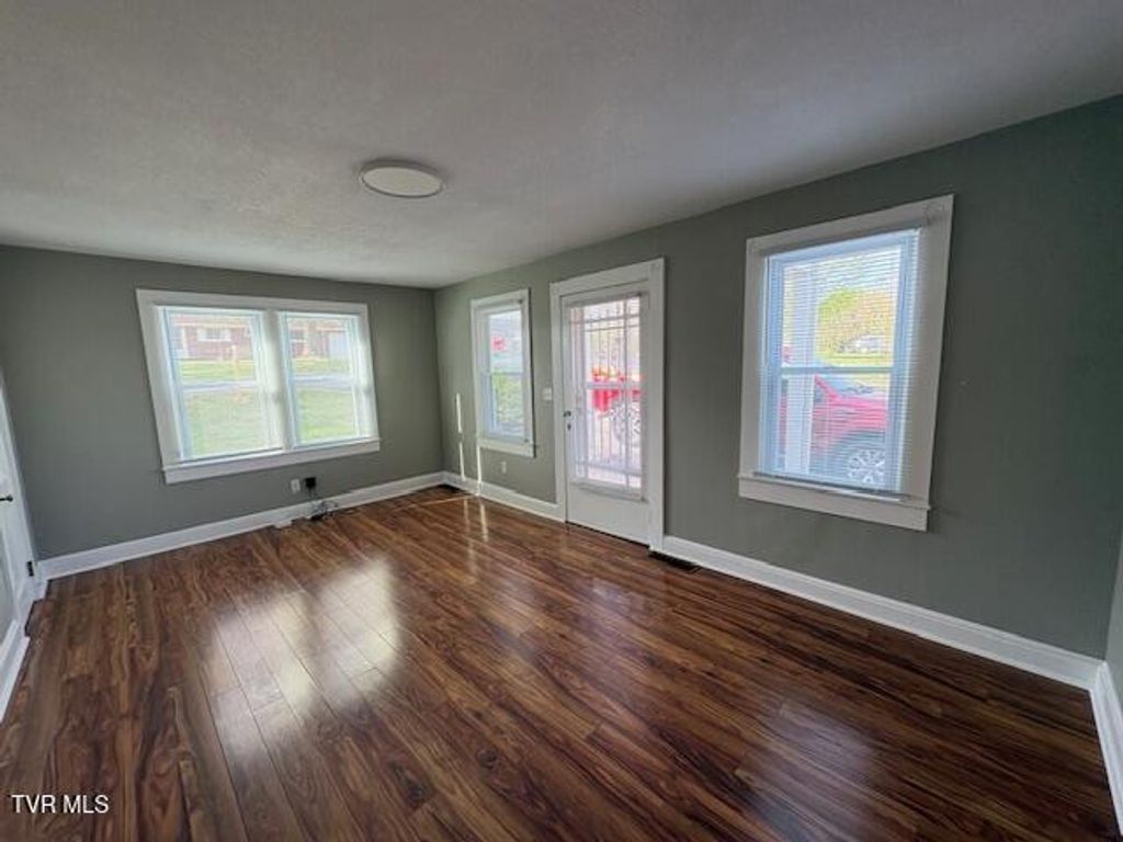 Photo of 328 Lakecrest Drive, Kingsport, TN 37663 (MLS # 9993658)