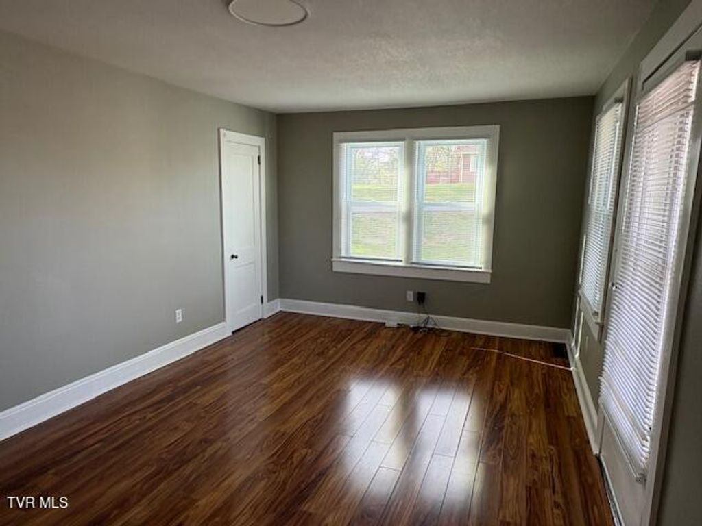 Photo of 328 Lakecrest Drive, Kingsport, TN 37663 (MLS # 9993658)