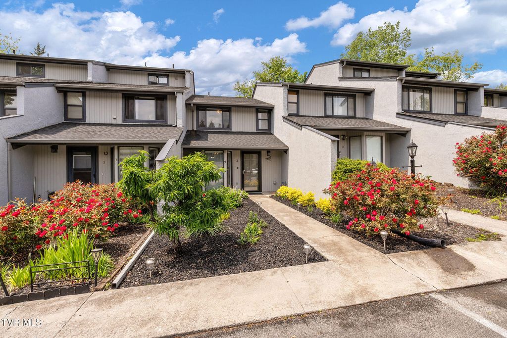 Photo of 2420 Volunteer Parkway #4, Bristol, TN 37620 (MLS # 9995130)