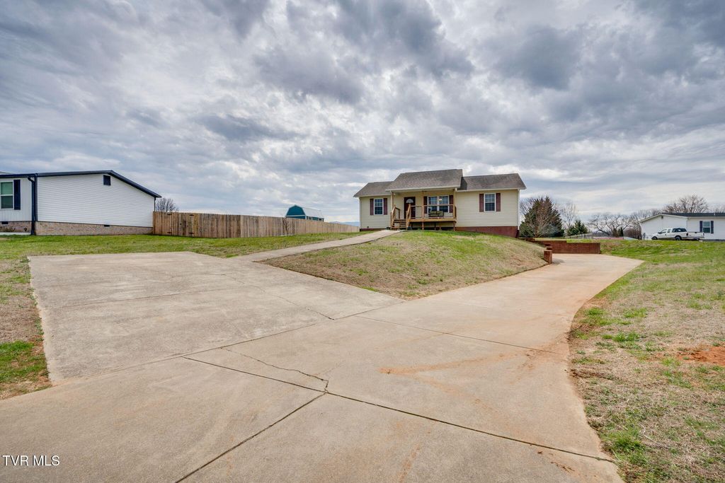 Photo of 510 Ebenezer Loop, Chuckey, TN 37641 (MLS # 9991883)