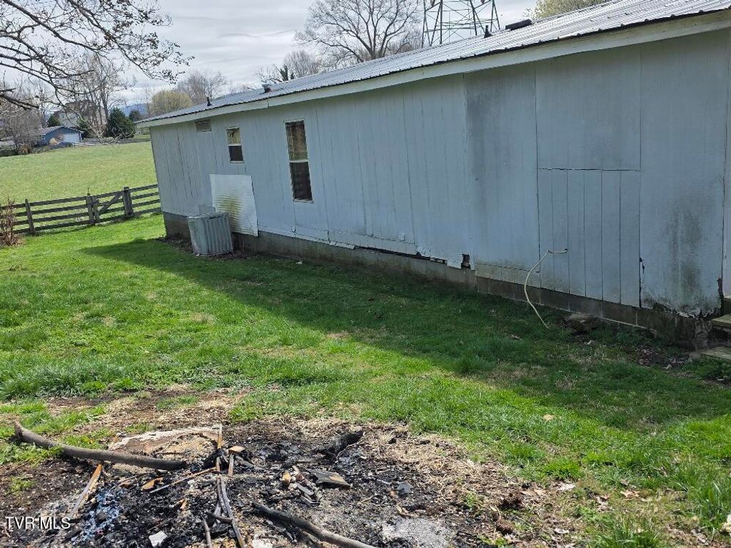 Photo of 549 Peoples Road, Bristol, TN 37620 (MLS # 9992537)