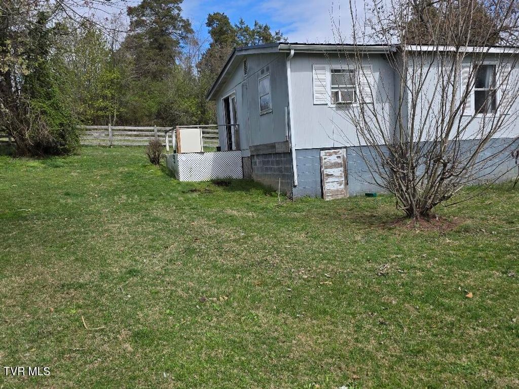 Photo of 549 Peoples Road, Bristol, TN 37620 (MLS # 9992537)