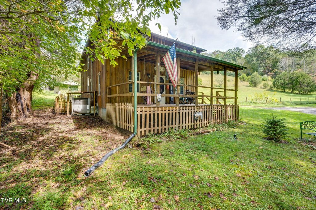 Photo of 205 Helton Hollow Road, Eidson, TN 37731 (MLS # 9995583)