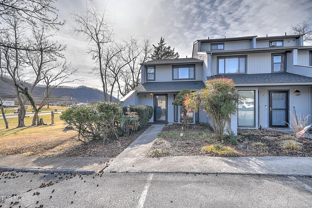 Photo of 2420 Volunteer Parkway #Apt 1a, Bristol, TN 37620 (MLS # 9991137)