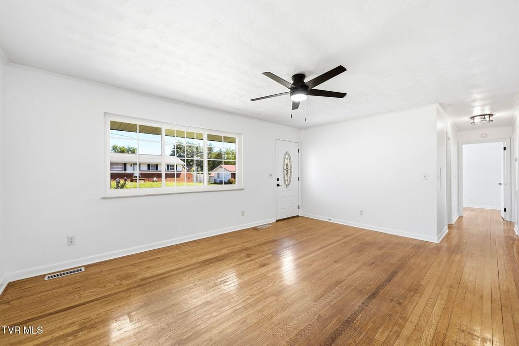 Photo of 212 Alderman Drive, Greeneville, TN 37745 (MLS # 9994486)