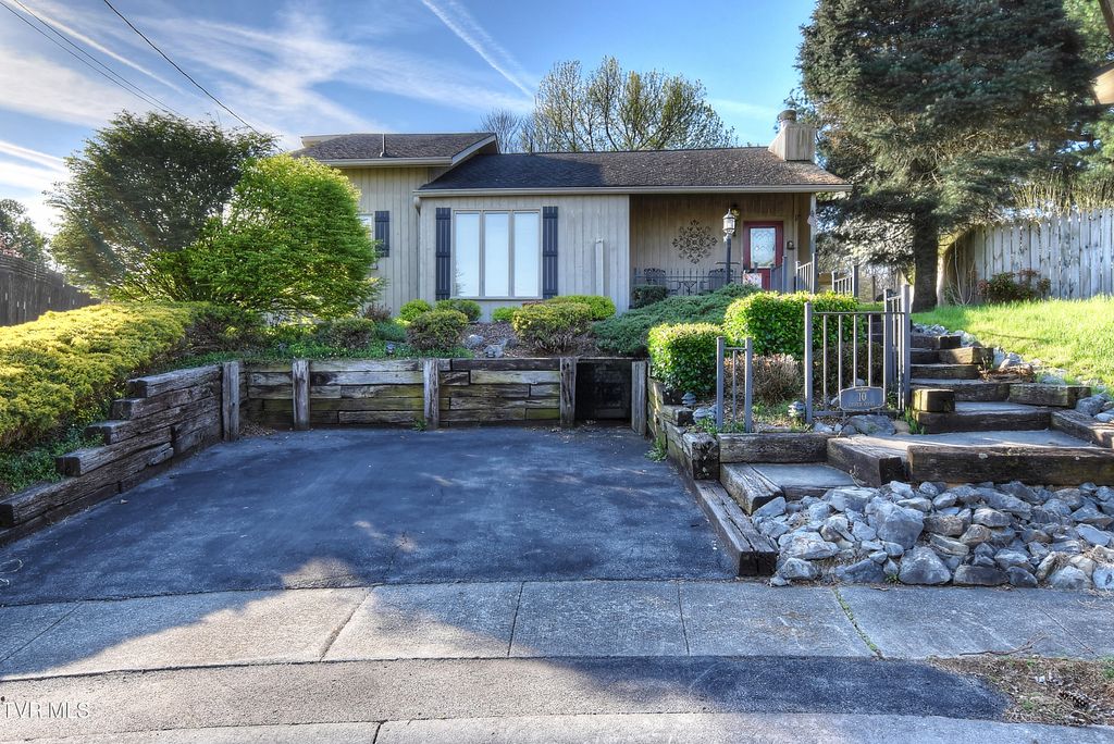 Photo of 10 Crouch Court, Johnson City, TN 37615 (MLS # 9993967)