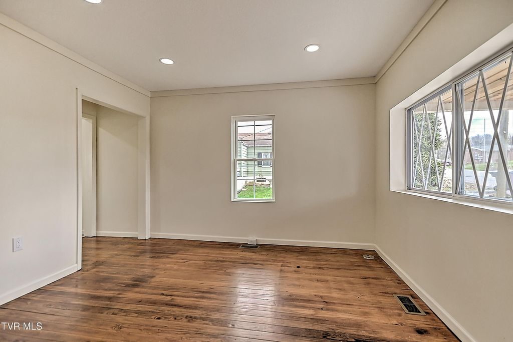 Photo of 5 Birch Street, Bristol, TN 37620 (MLS # 9993378)