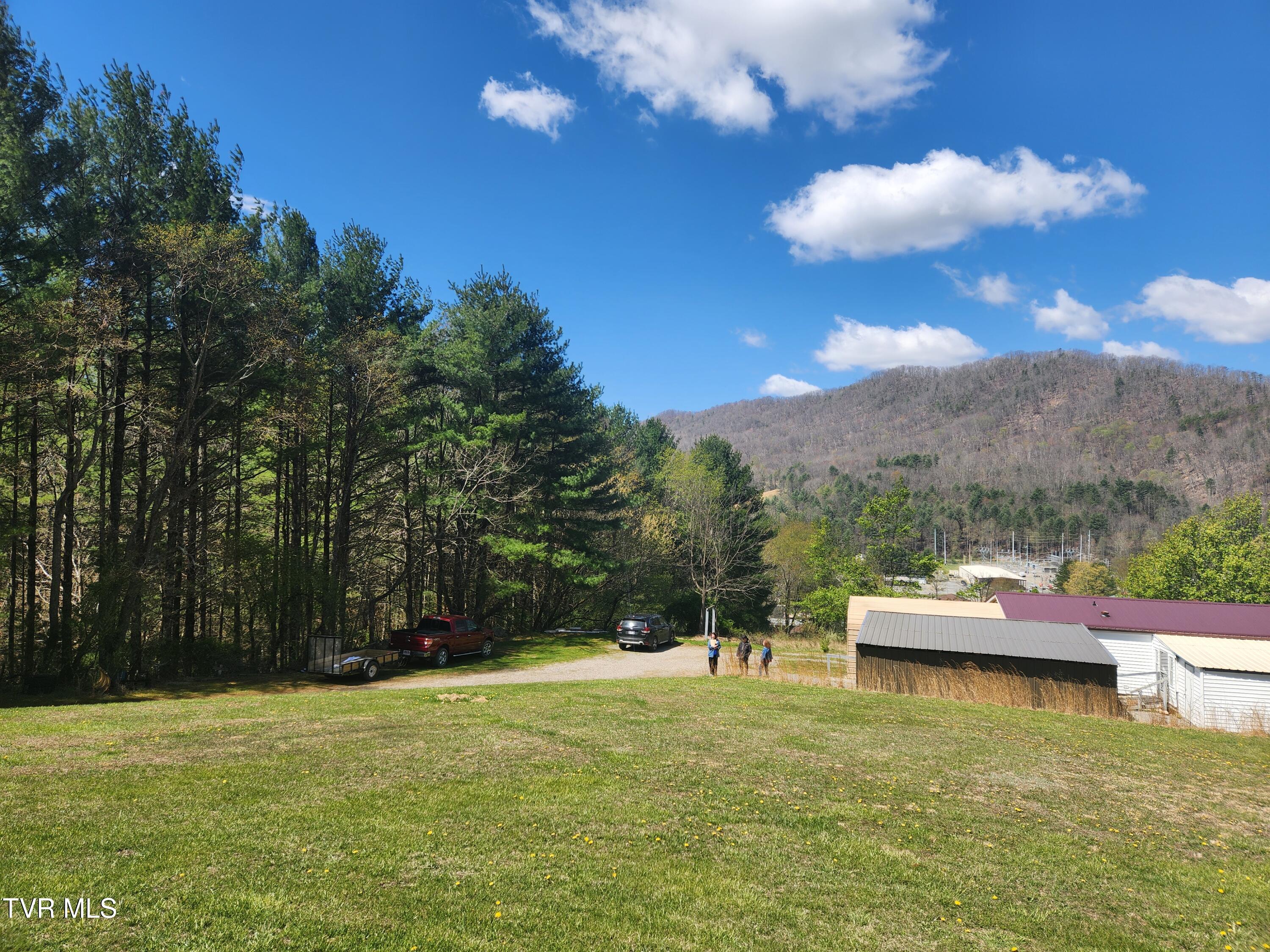 315 Larrys Lane, Mountain City, Tennessee image 1